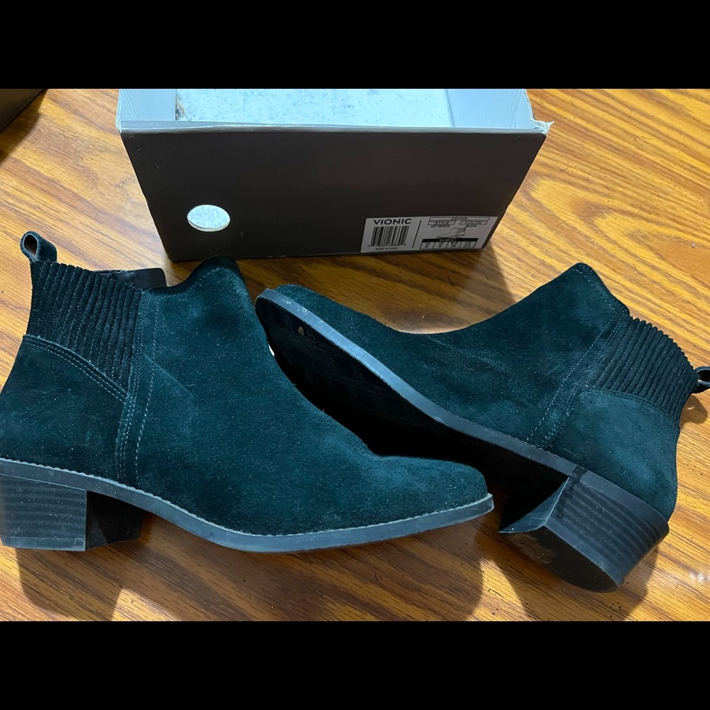 Vionic Joy Devon black booties